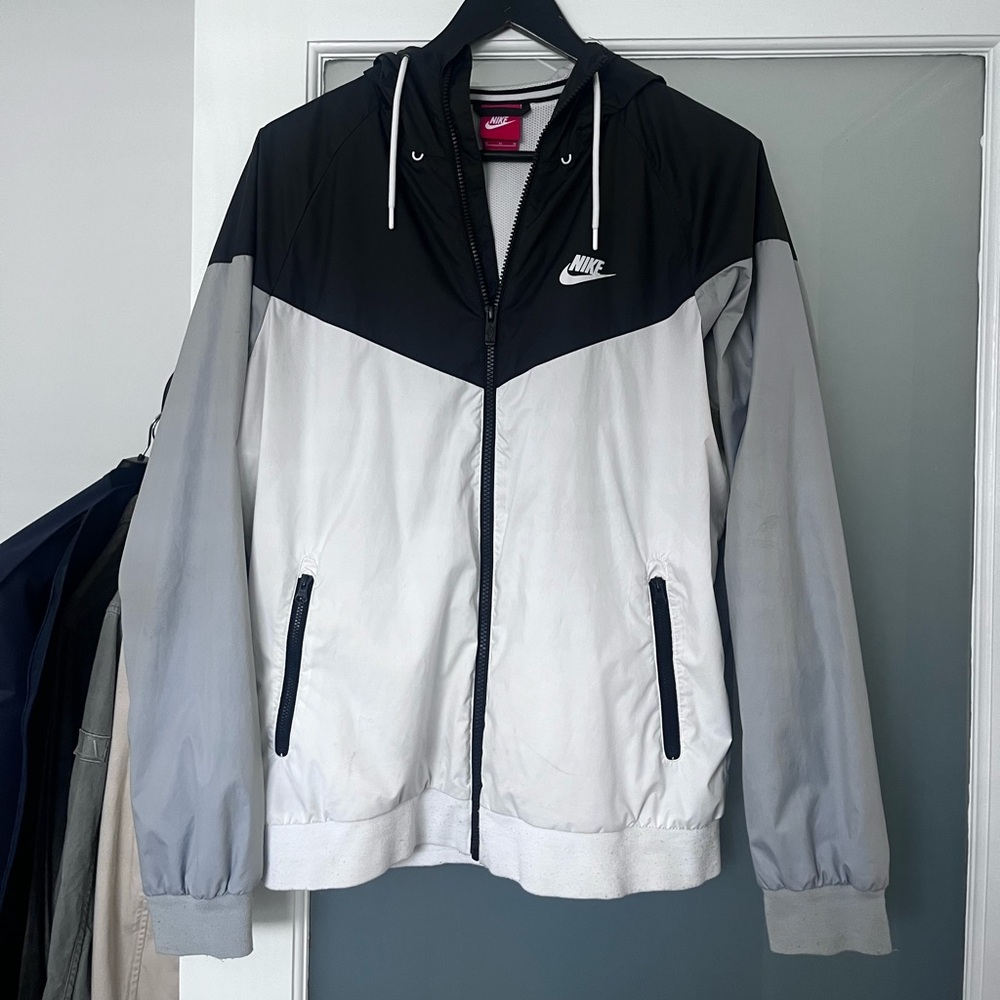 Nike windbreaker jacket Size M